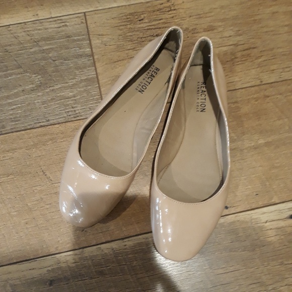 Kenneth Cole Reaction Shoes - Beige patent leather flats